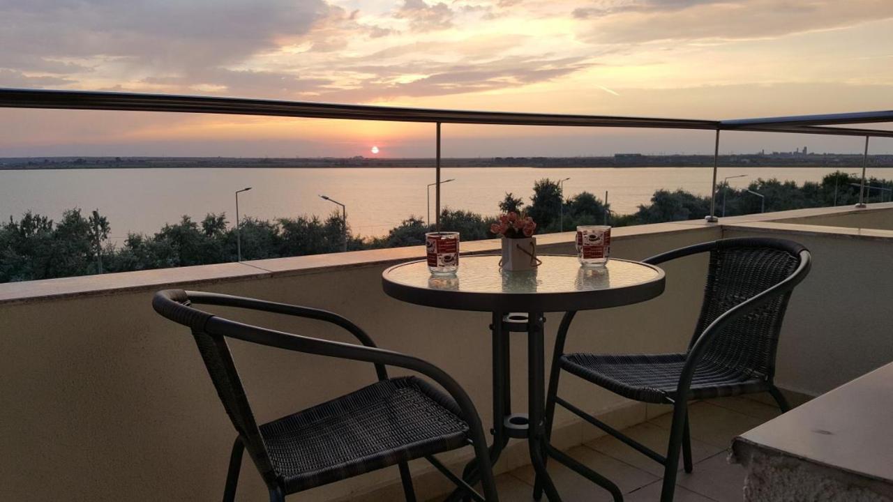 Summerland Beach&Sun Apartments 마마이아 외부 사진