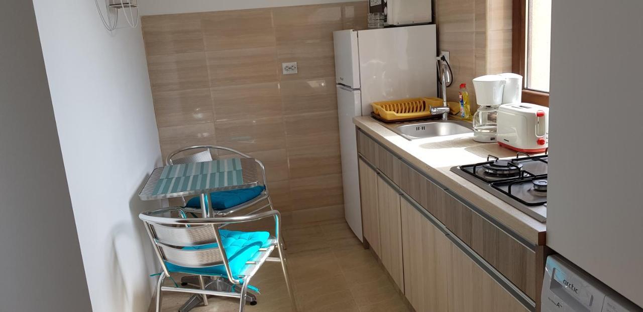 Summerland Beach&Sun Apartments 마마이아 외부 사진