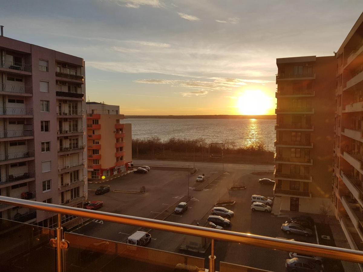 Summerland Beach&Sun Apartments 마마이아 외부 사진
